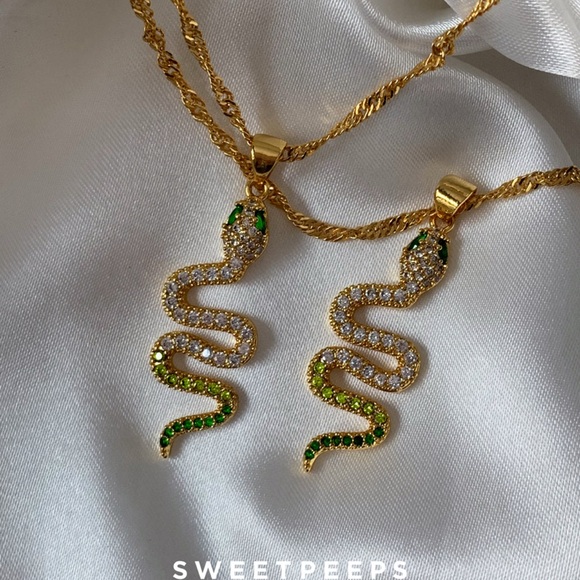 Gold and Green Snake Necklace - Picture 1 of 1